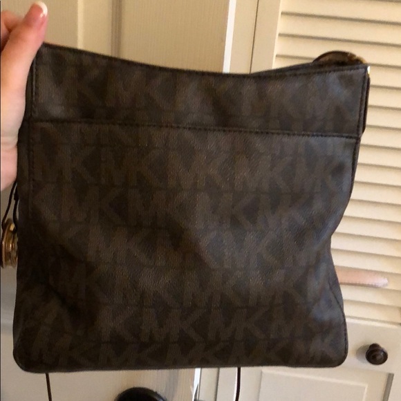 Michael Kors Brown Large Crossbody ⭐️MUST GO⭐️ - Picture 4 of 8
